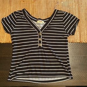 This shirt is super cute and I really like the colors together :)